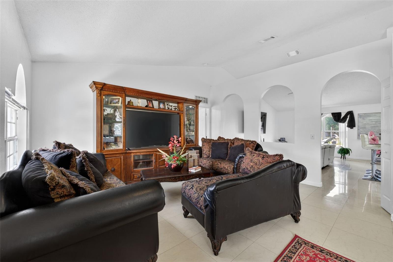 Image 12 of 79 For 541 Adriel Avenue