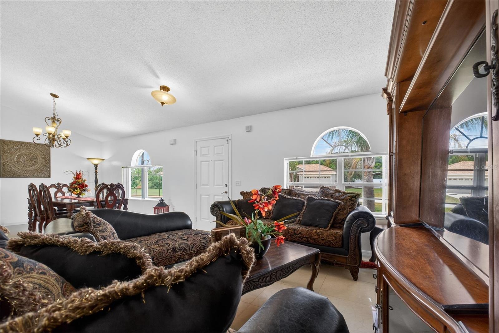 Image 14 of 79 For 541 Adriel Avenue