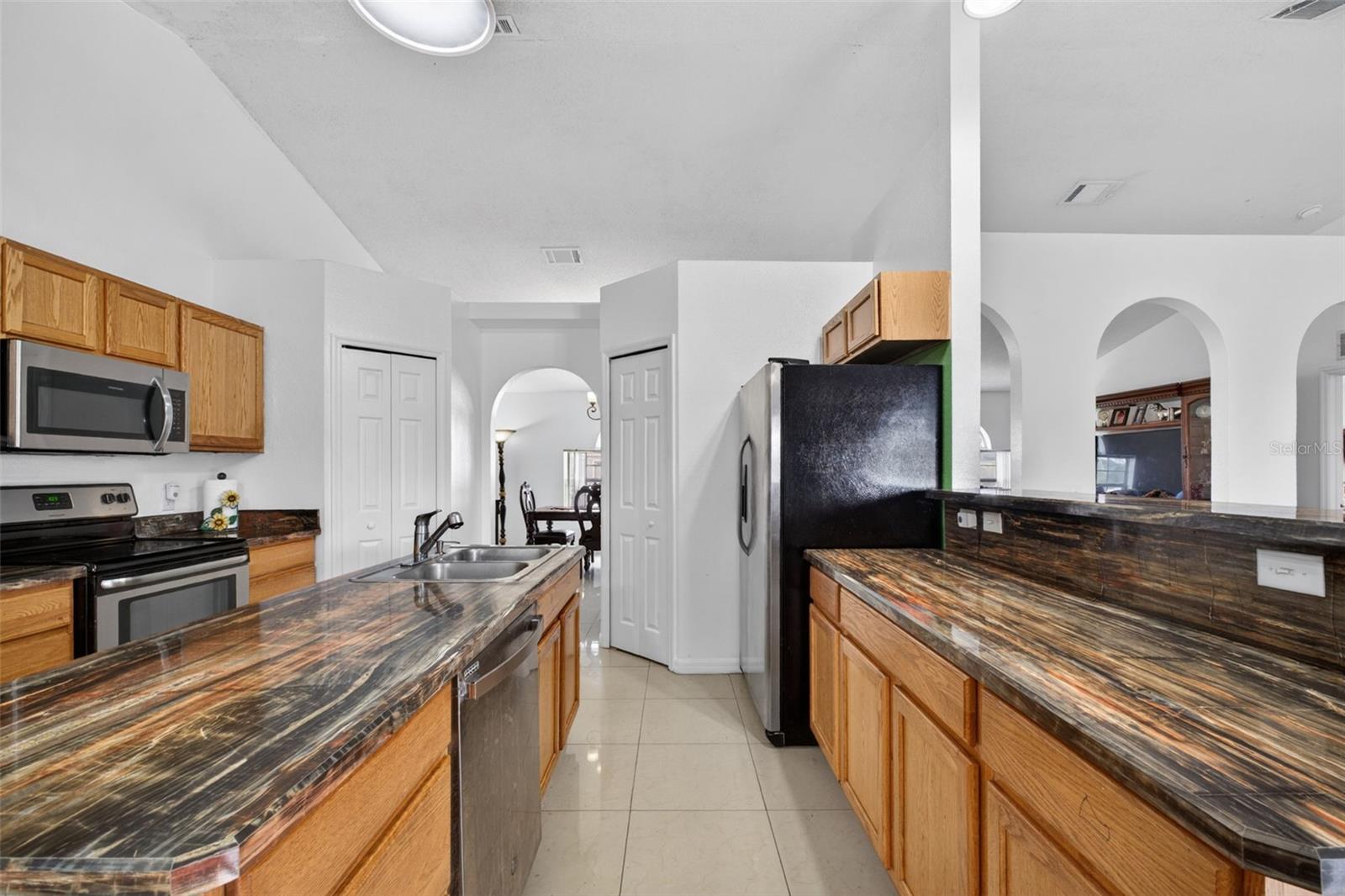 Image 20 of 79 For 541 Adriel Avenue