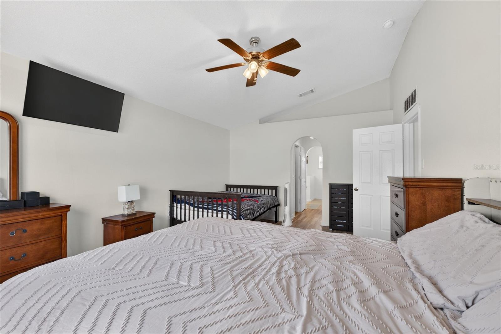 Image 32 of 79 For 541 Adriel Avenue