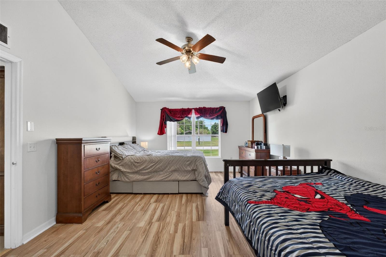 Image 34 of 79 For 541 Adriel Avenue