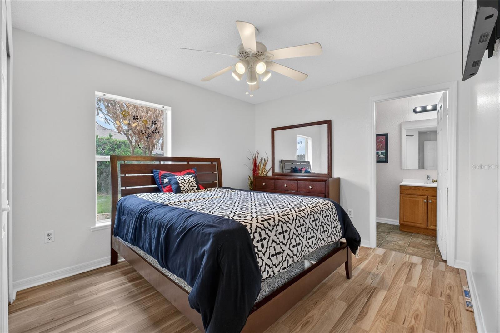 Image 41 of 79 For 541 Adriel Avenue