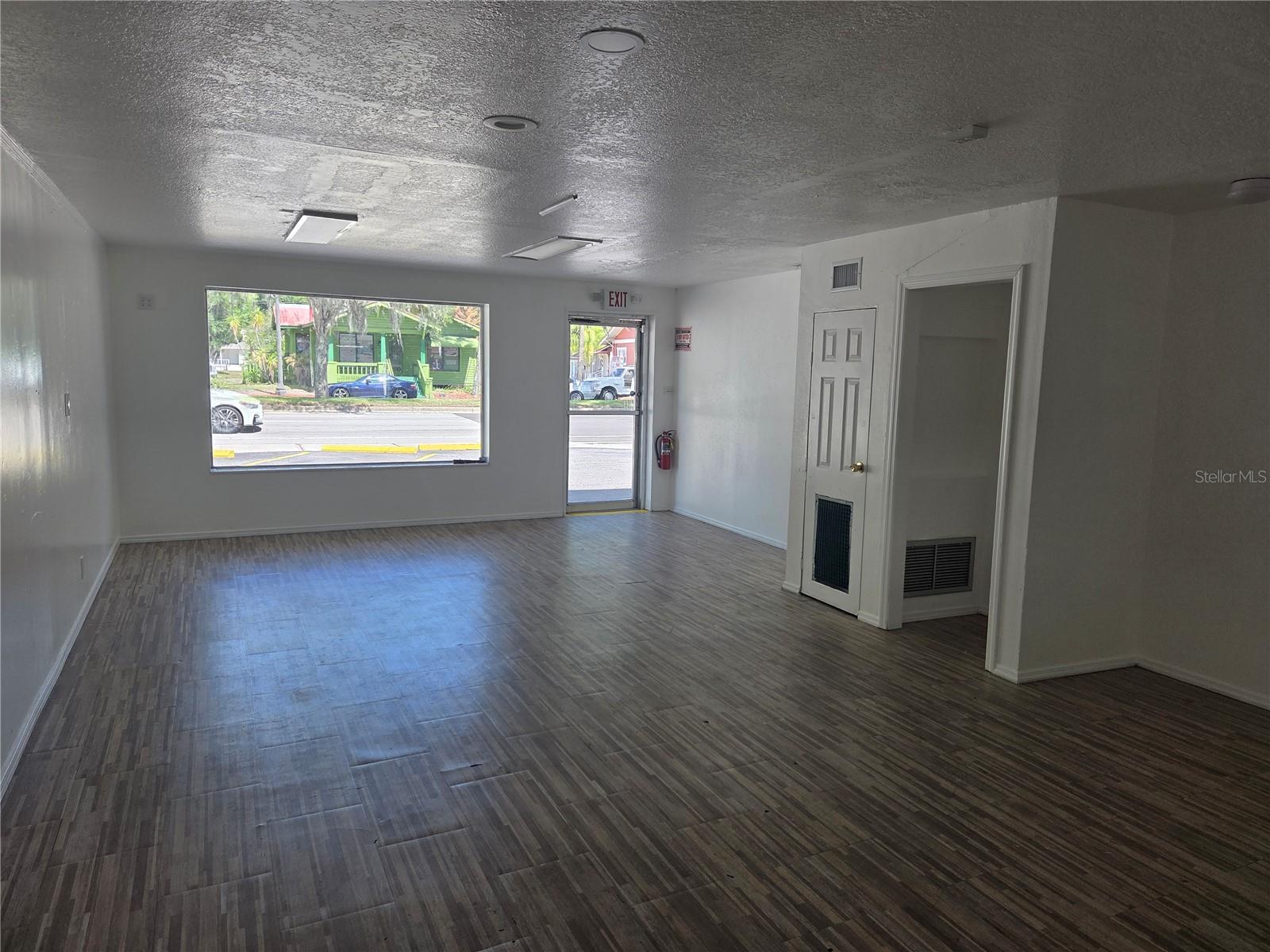 Image 15 of 27 For 820 Main Street