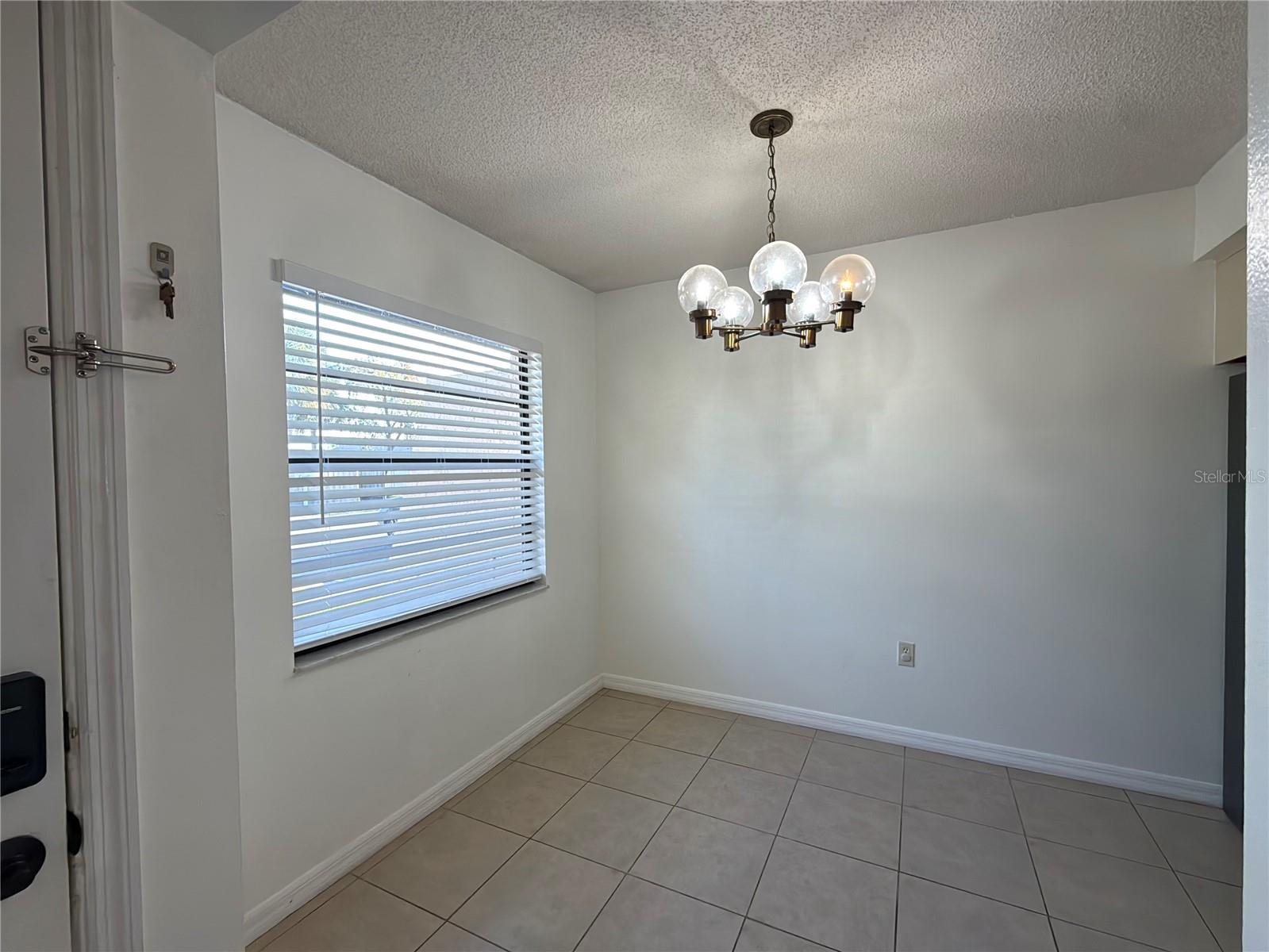 Image 5 of 31 For 2011 Caribbean Drive N
