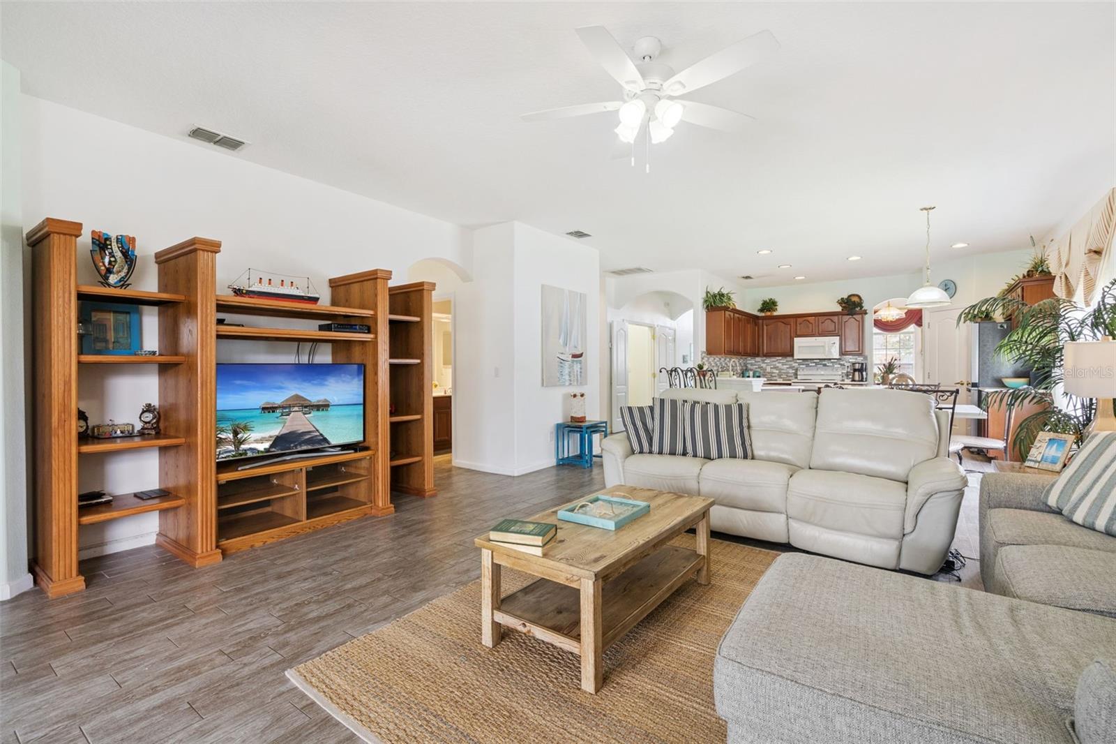 Image 13 of 65 For 15513 Markham Drive