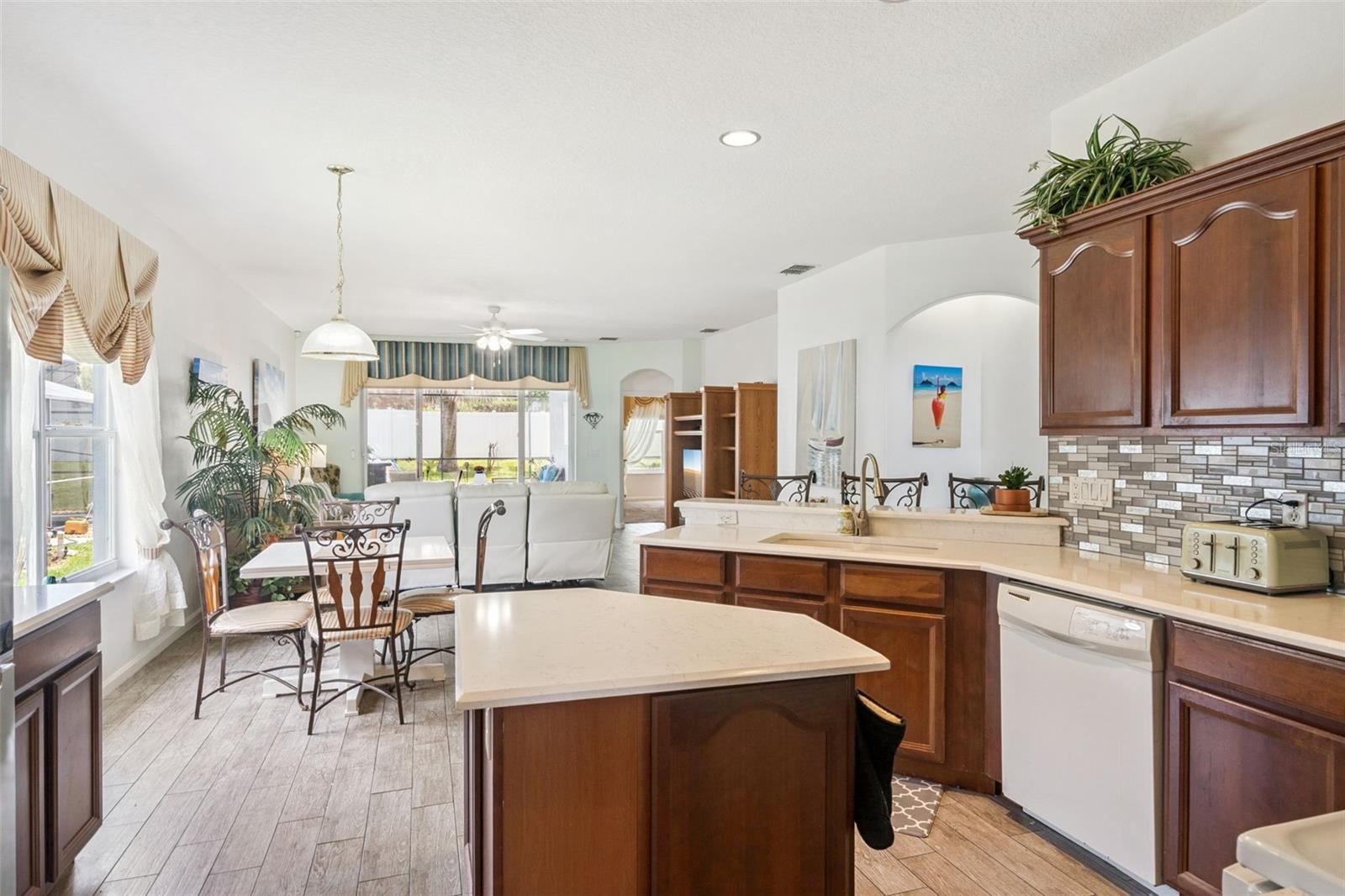 Image 18 of 65 For 15513 Markham Drive