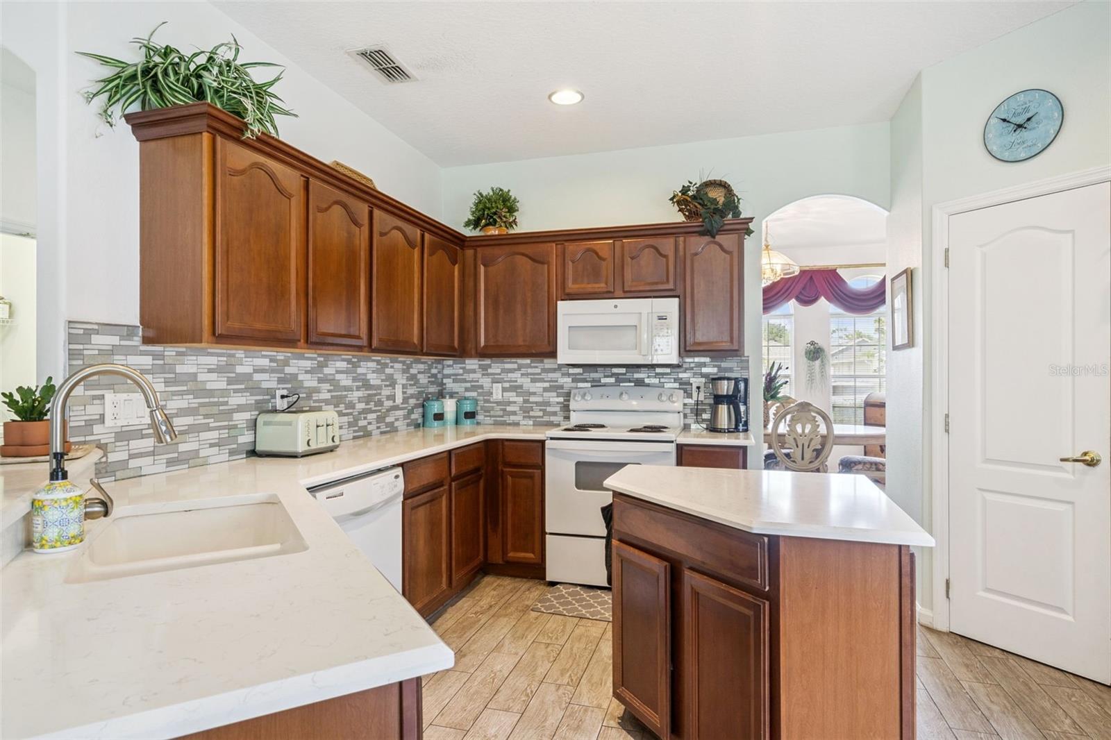 Image 19 of 65 For 15513 Markham Drive