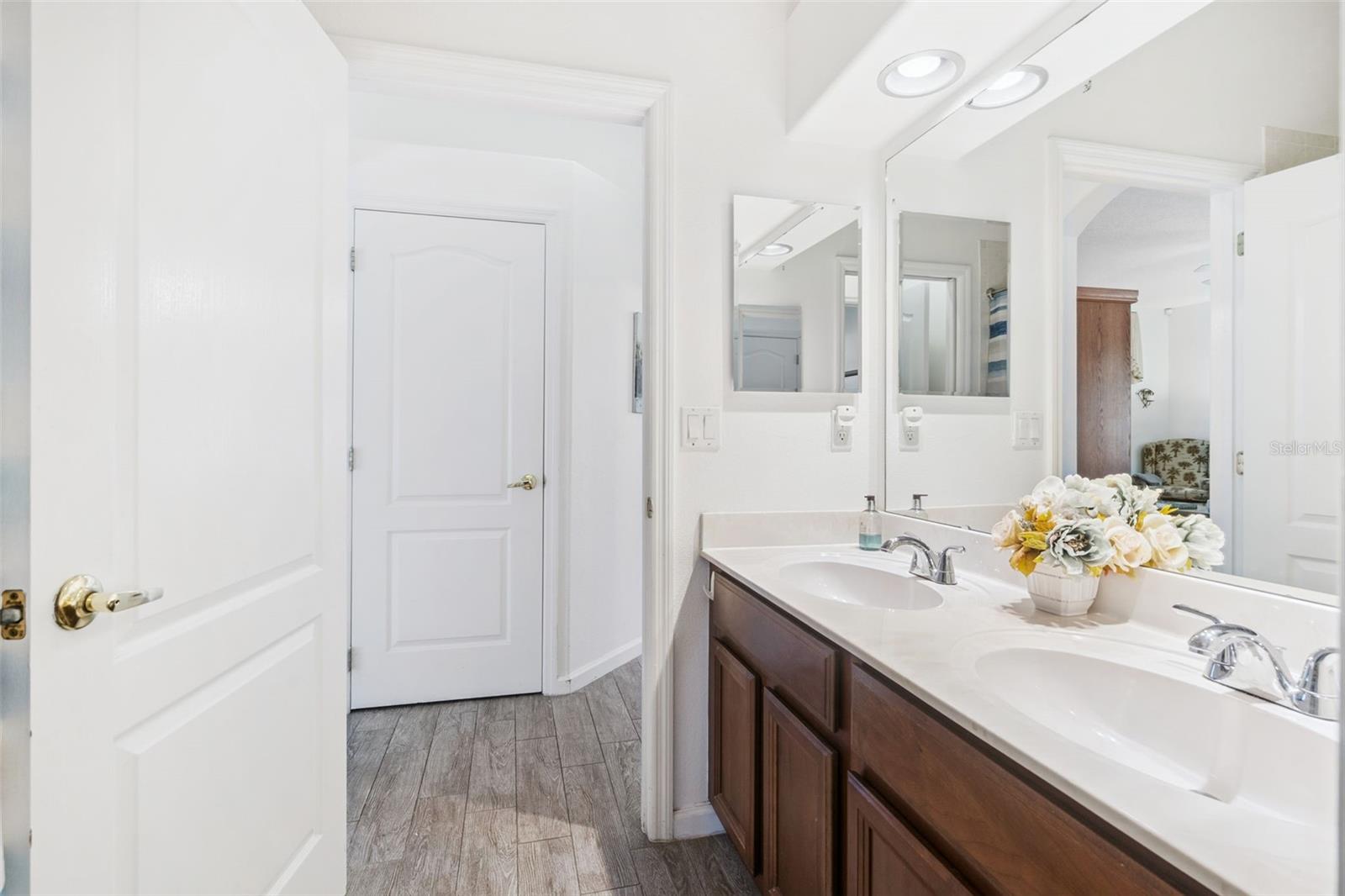 Image 31 of 65 For 15513 Markham Drive