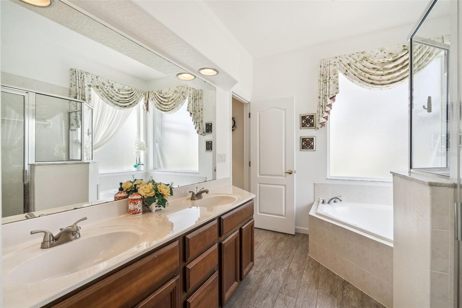 Image 33 of 65 For 15513 Markham Drive