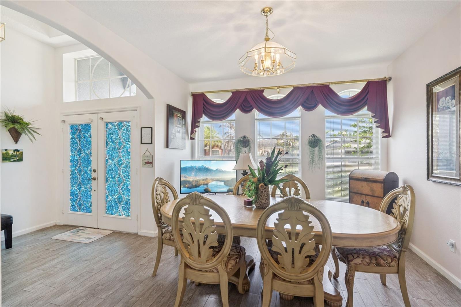 Image 5 of 65 For 15513 Markham Drive