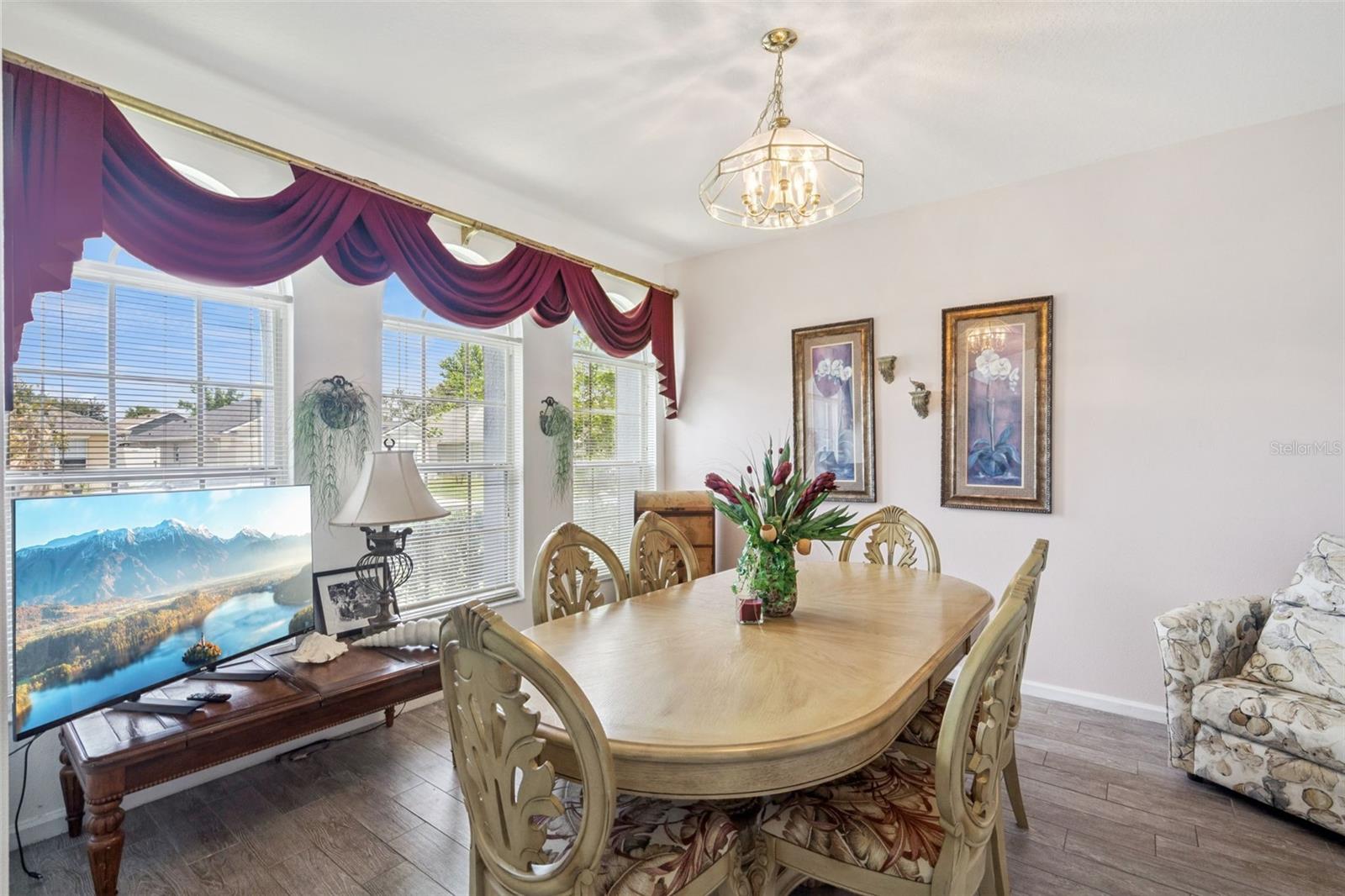 Image 6 of 65 For 15513 Markham Drive