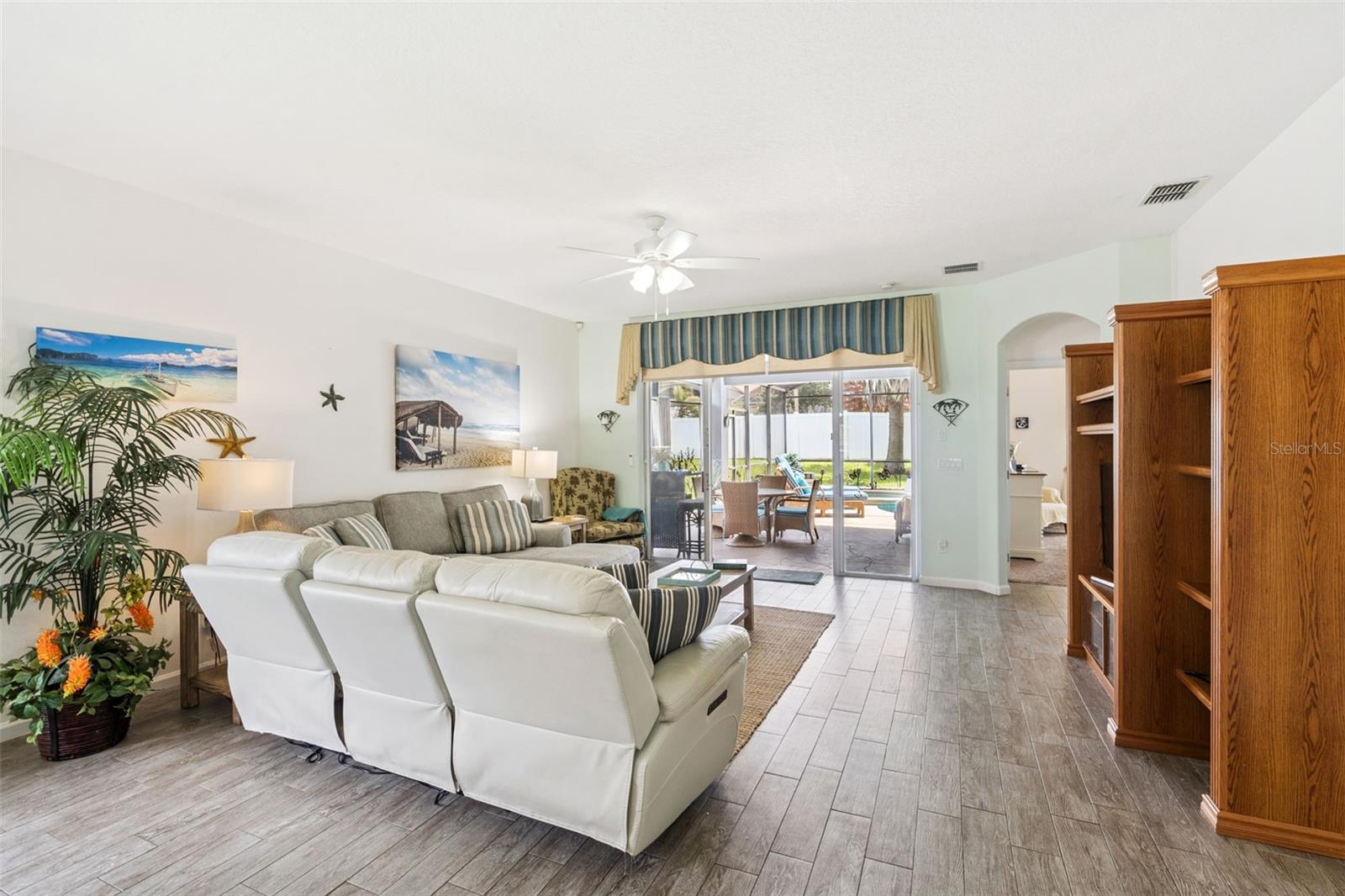 Image 9 of 65 For 15513 Markham Drive