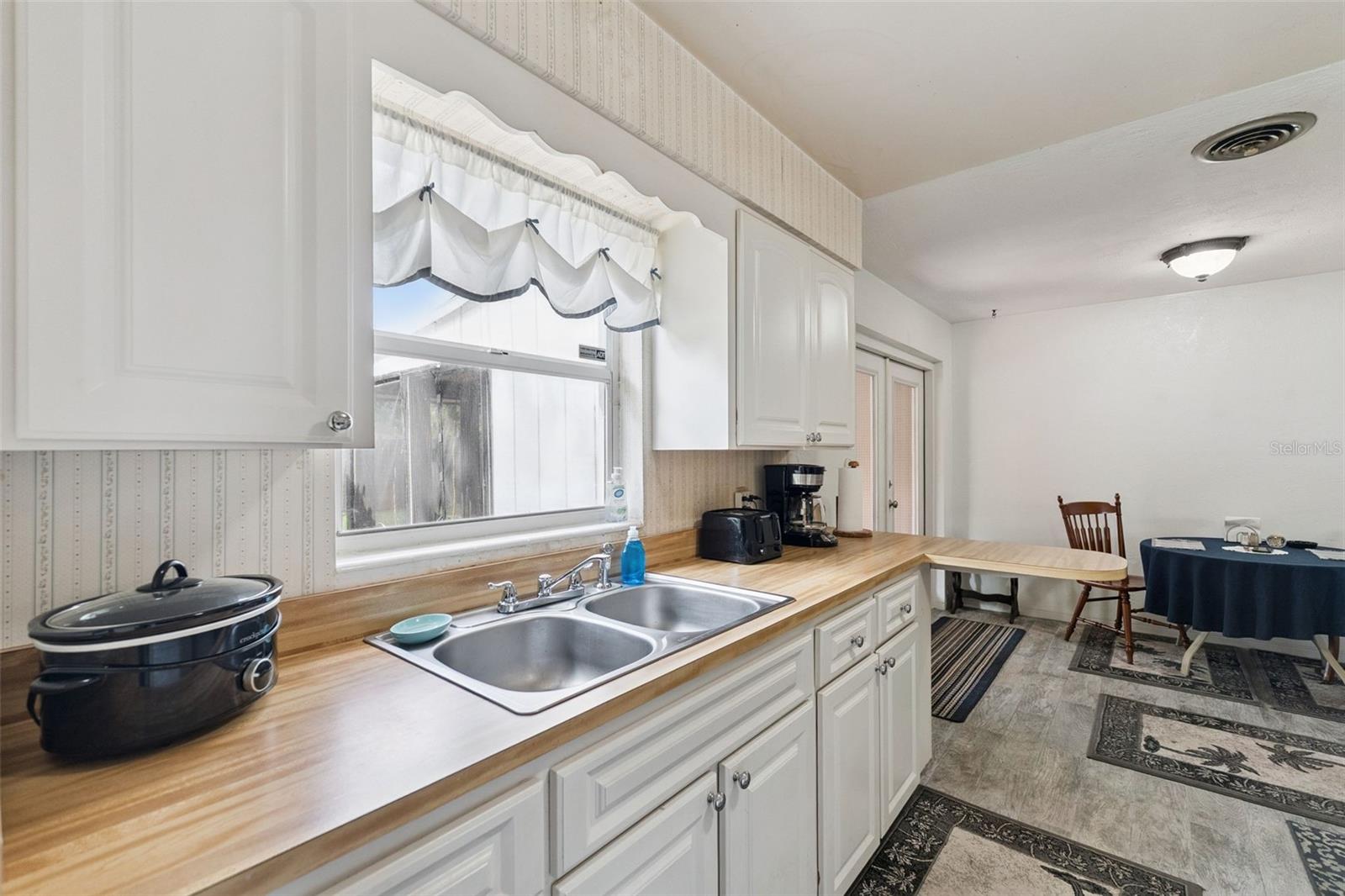 Image 10 of 32 For 1152 Pineview Drive