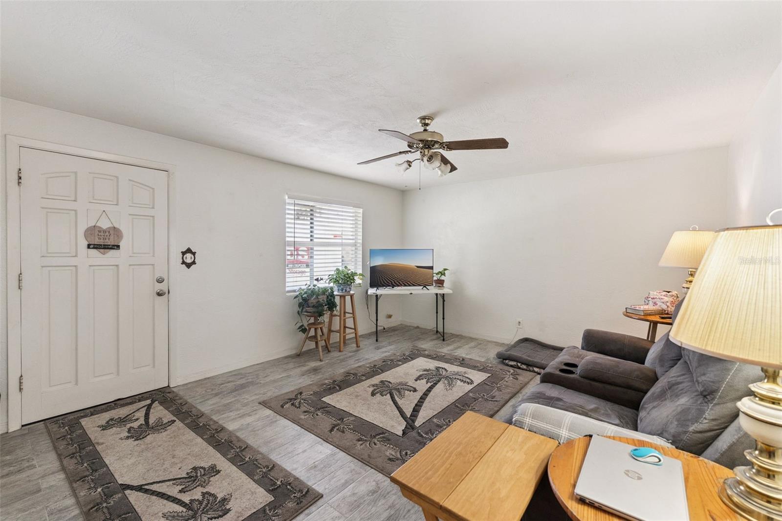 Image 4 of 32 For 1152 Pineview Drive