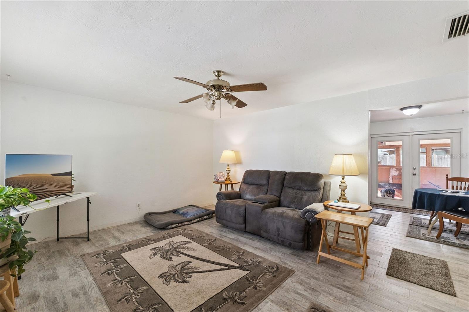 Image 6 of 32 For 1152 Pineview Drive