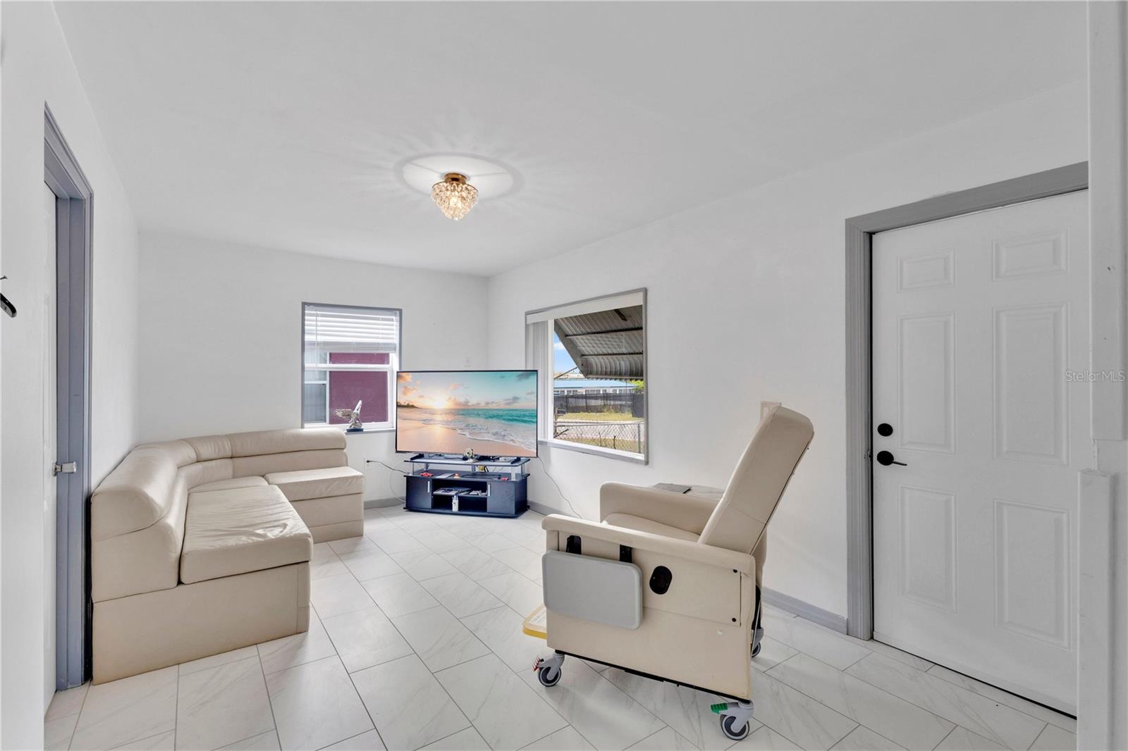 Image 3 of 18 For 423 5th Street