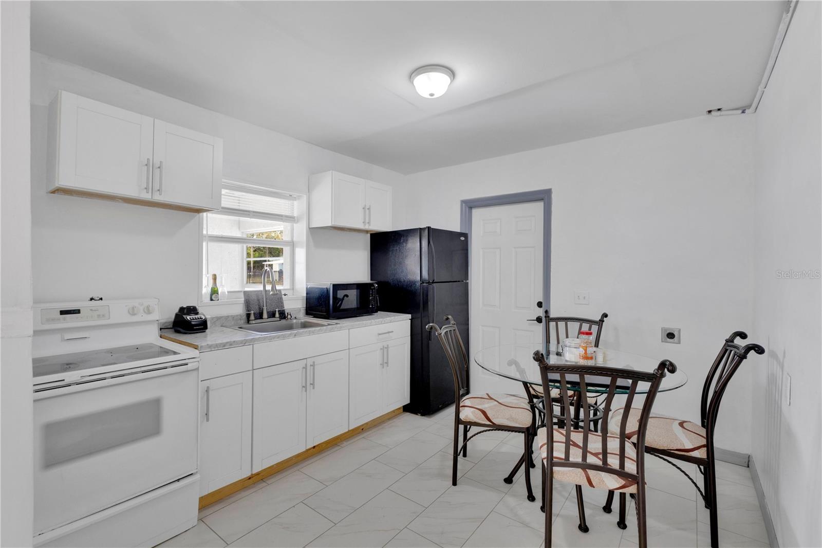 Image 4 of 18 For 423 5th Street