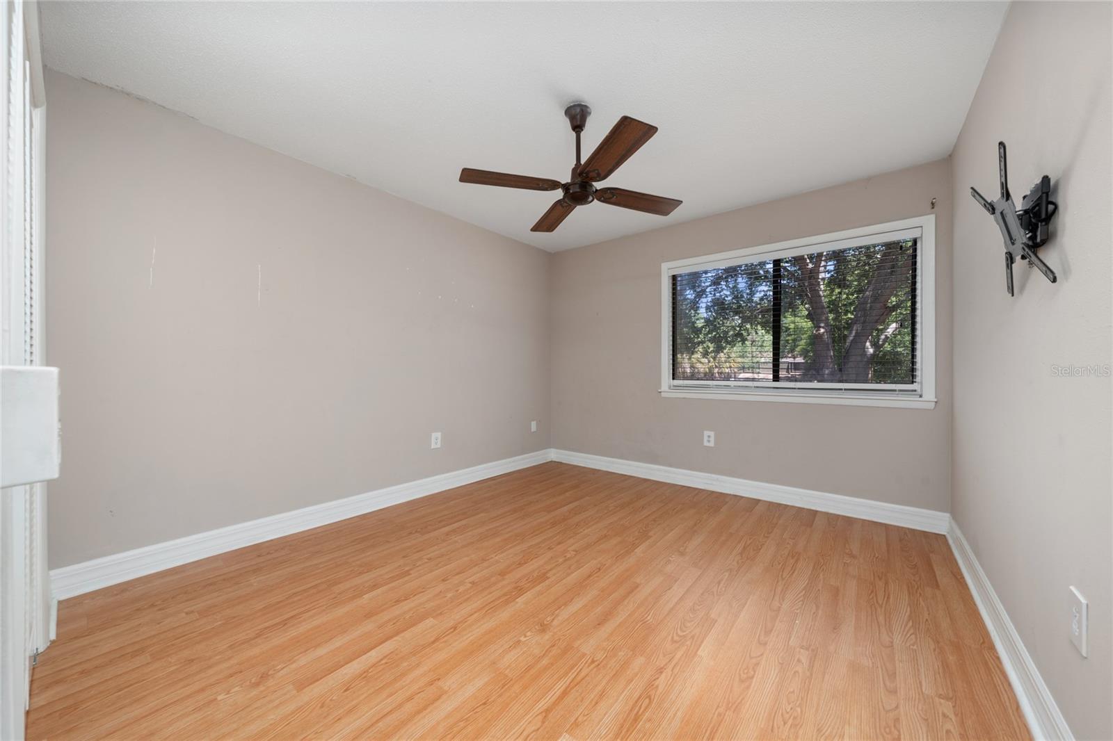 Image 20 of 26 For 5973 Windhover Drive E06