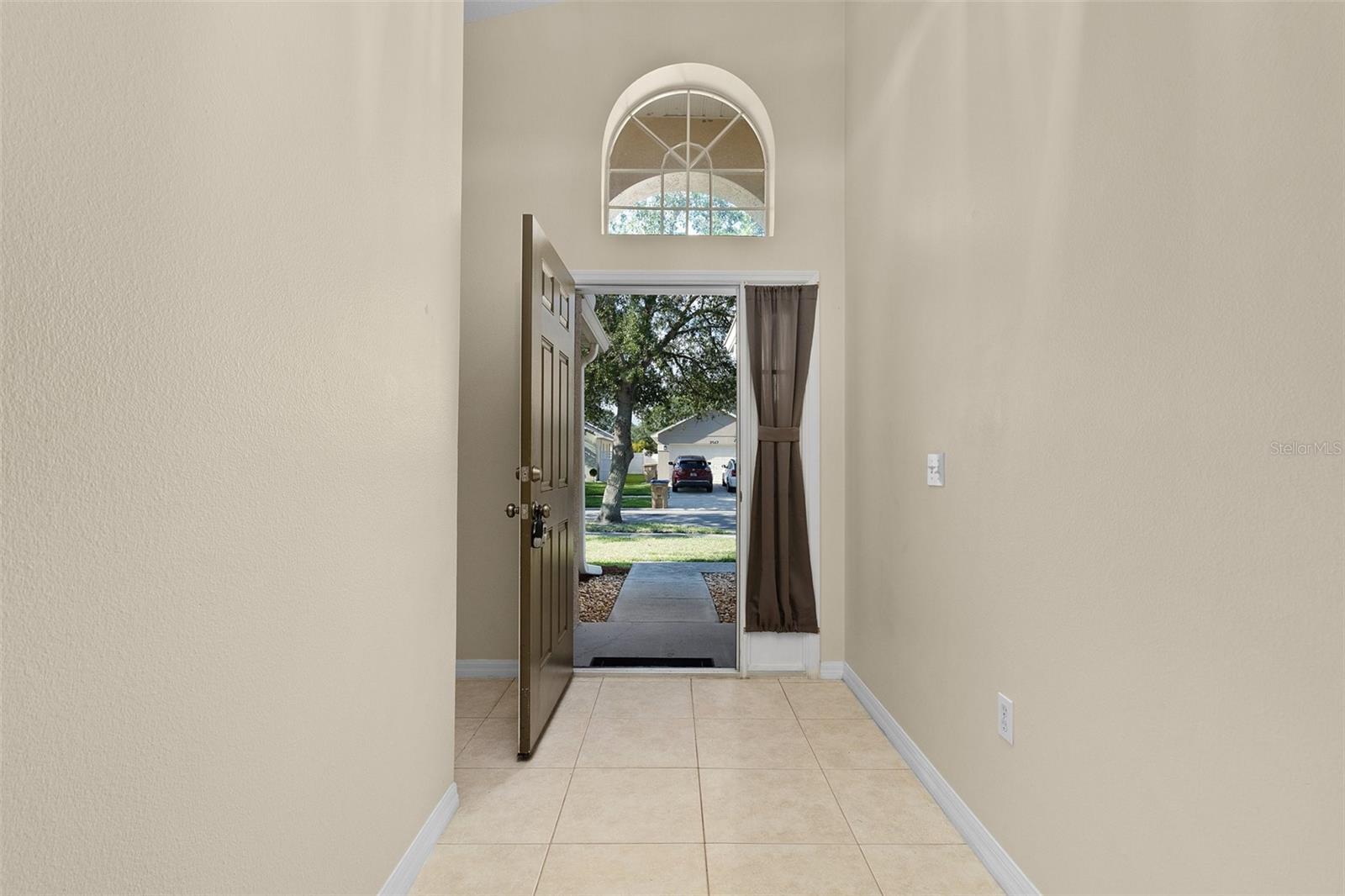 Image 3 of 52 For 2546 Crown Ridge Circle