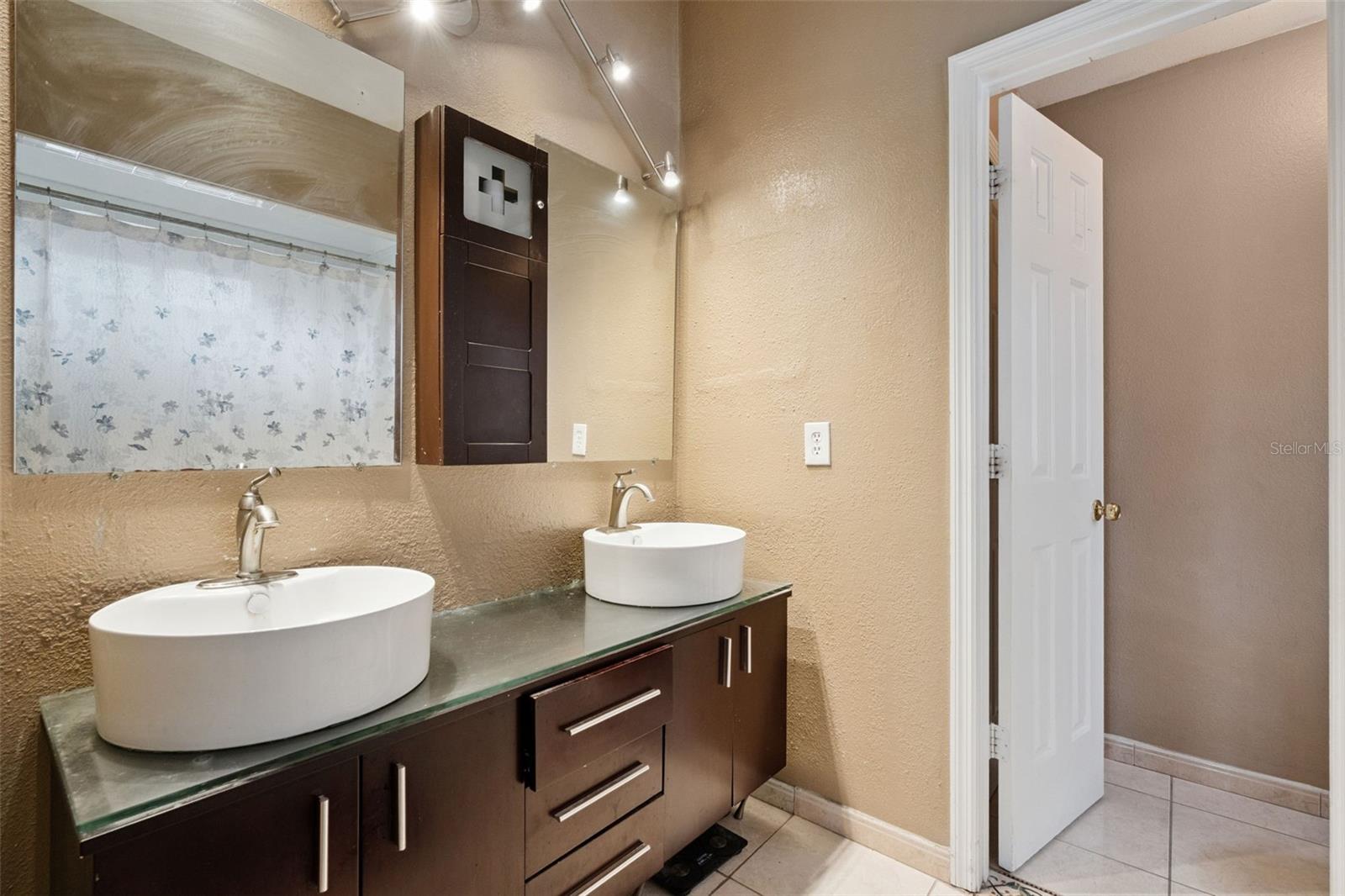 Image 15 of 20 For 1728 Brook Hollow Drive