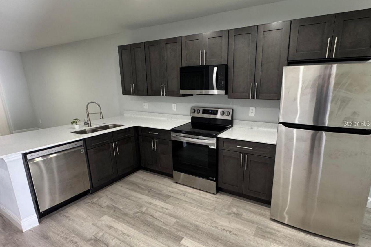 Image 3 of 9 For 985 57th Court 985