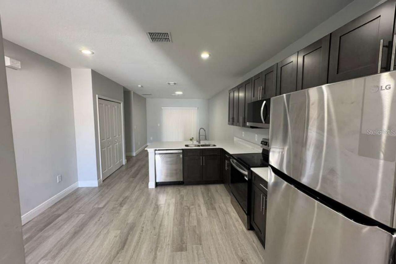 Image 4 of 9 For 985 57th Court 985