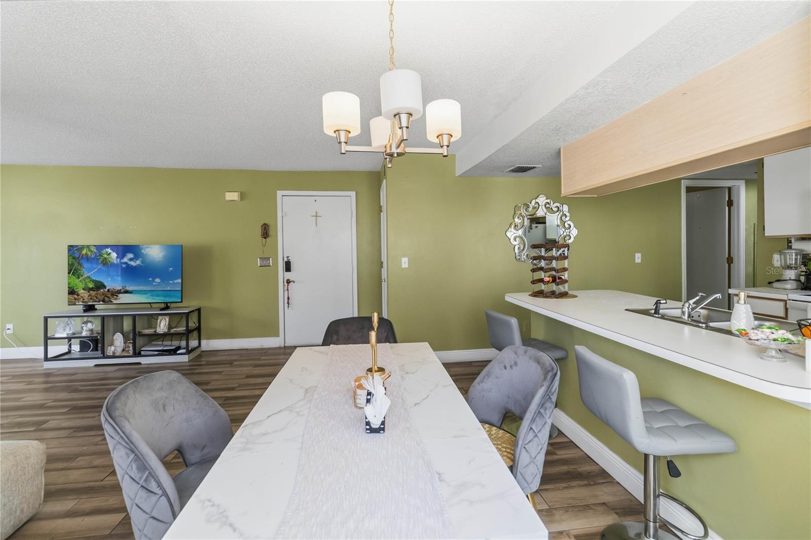Image 11 of 40 For 2033 Royal Bay Blvd  51