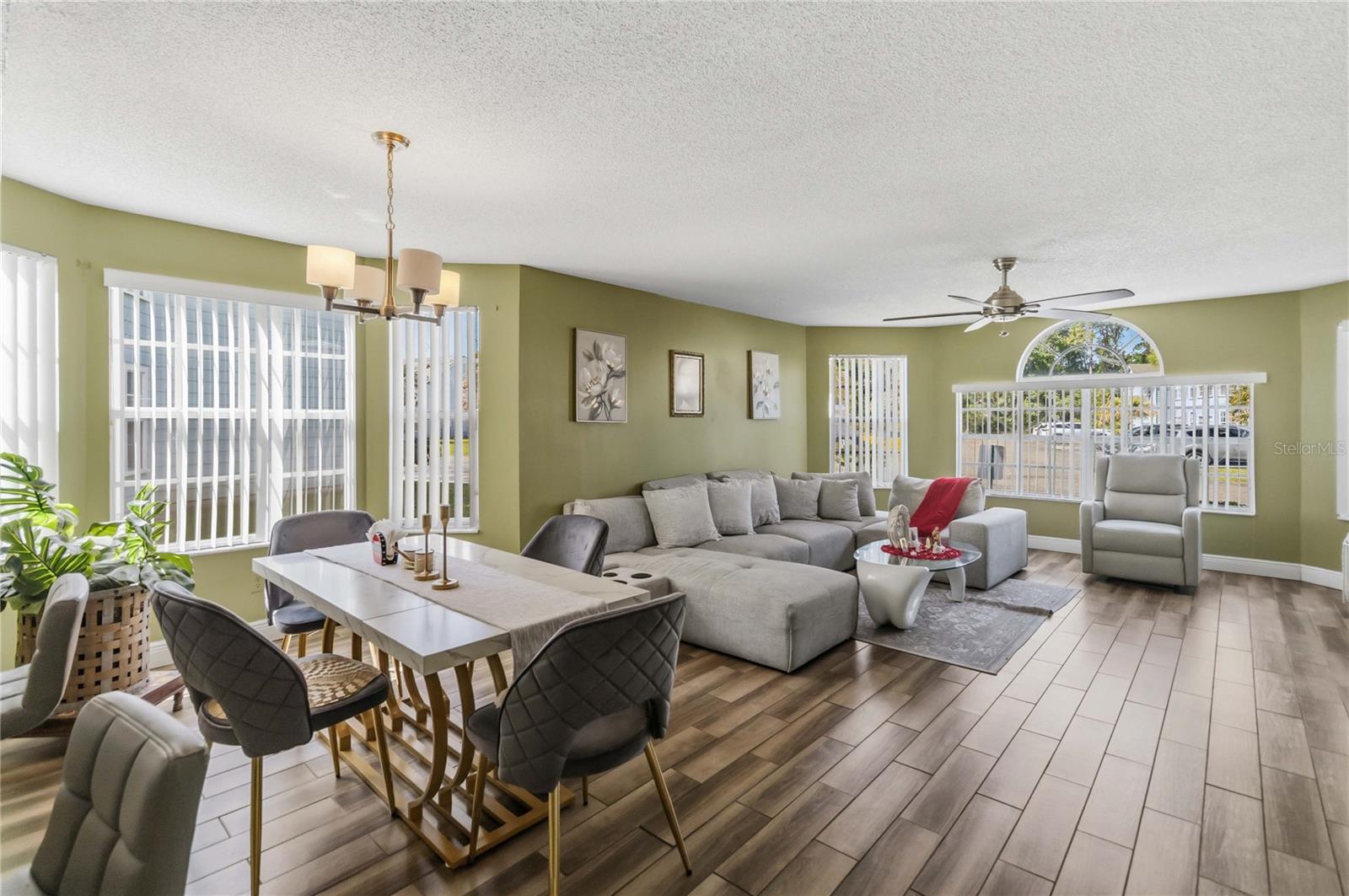 Image 12 of 40 For 2033 Royal Bay Blvd  51