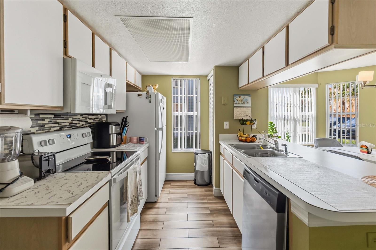 Image 14 of 40 For 2033 Royal Bay Blvd  51