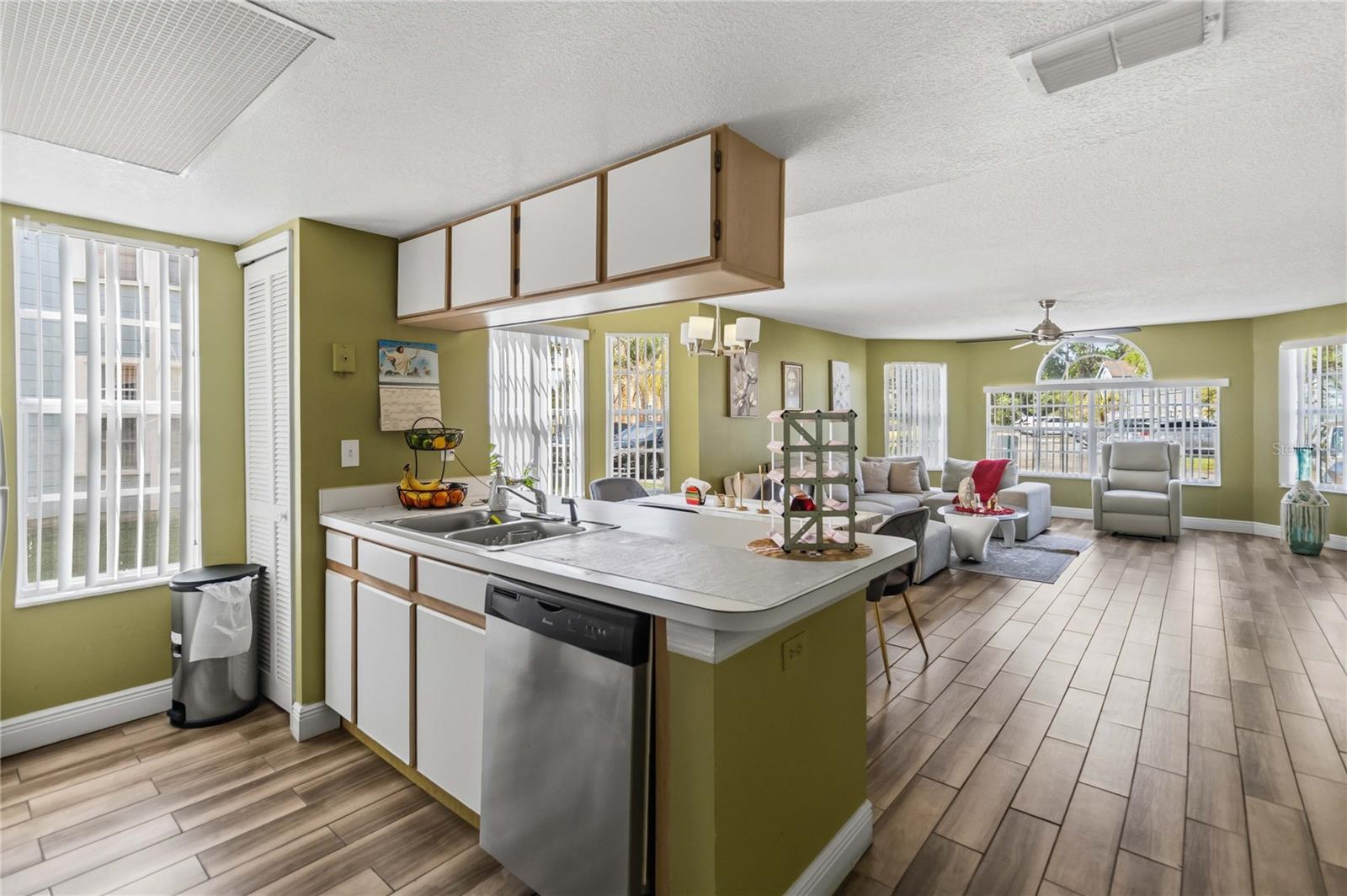 Image 15 of 40 For 2033 Royal Bay Blvd  51