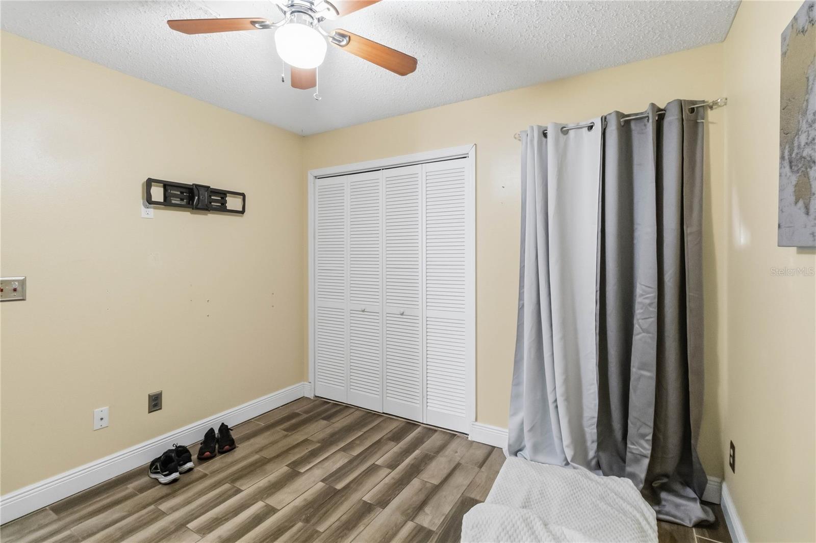 Image 18 of 40 For 2033 Royal Bay Blvd  51