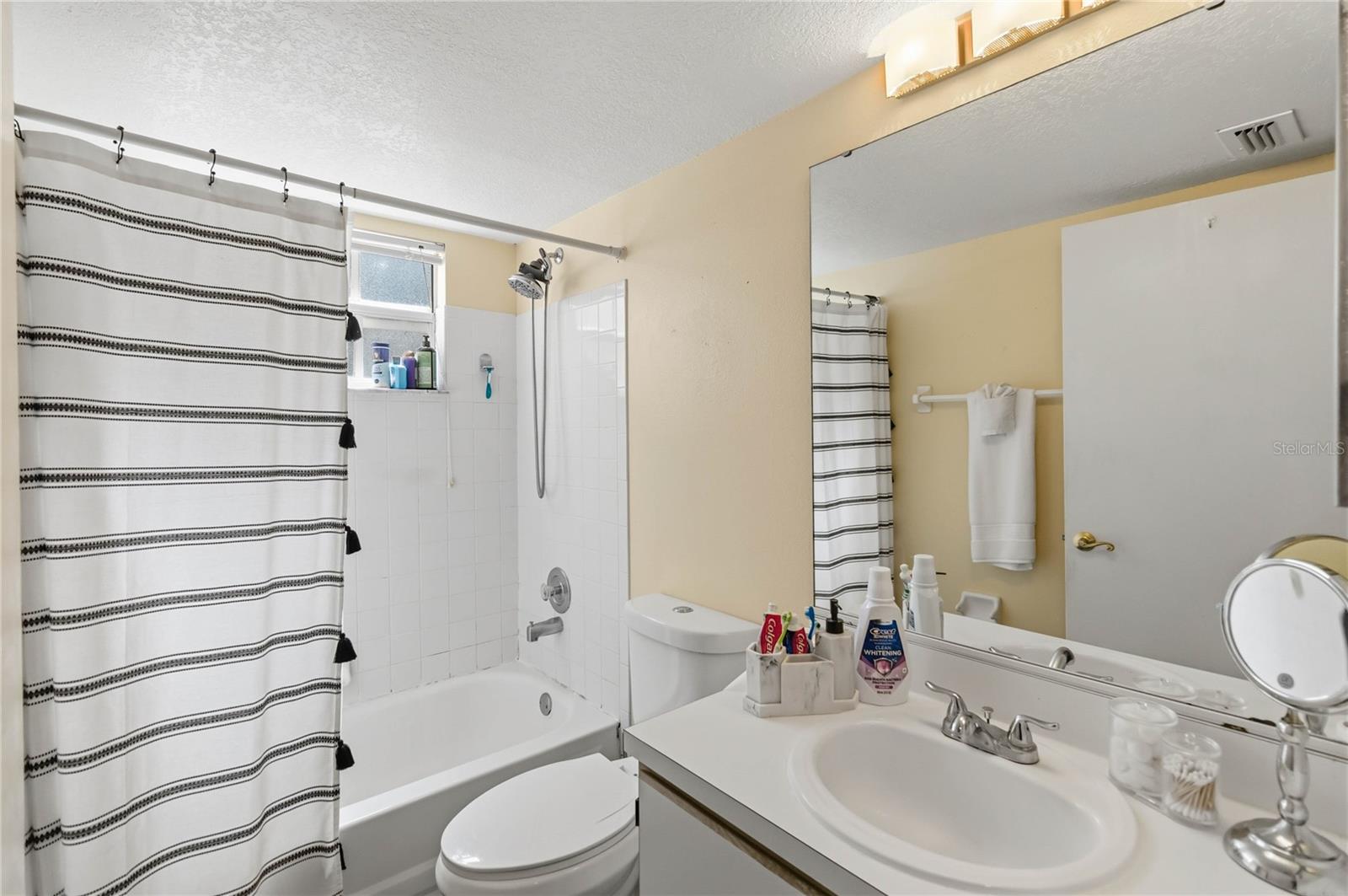Image 22 of 40 For 2033 Royal Bay Blvd  51