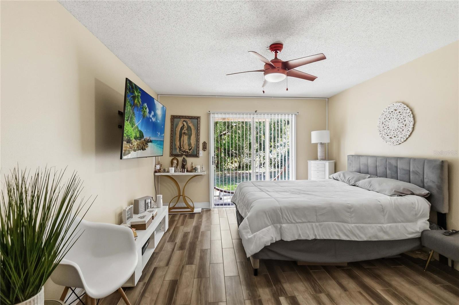 Image 24 of 40 For 2033 Royal Bay Blvd  51