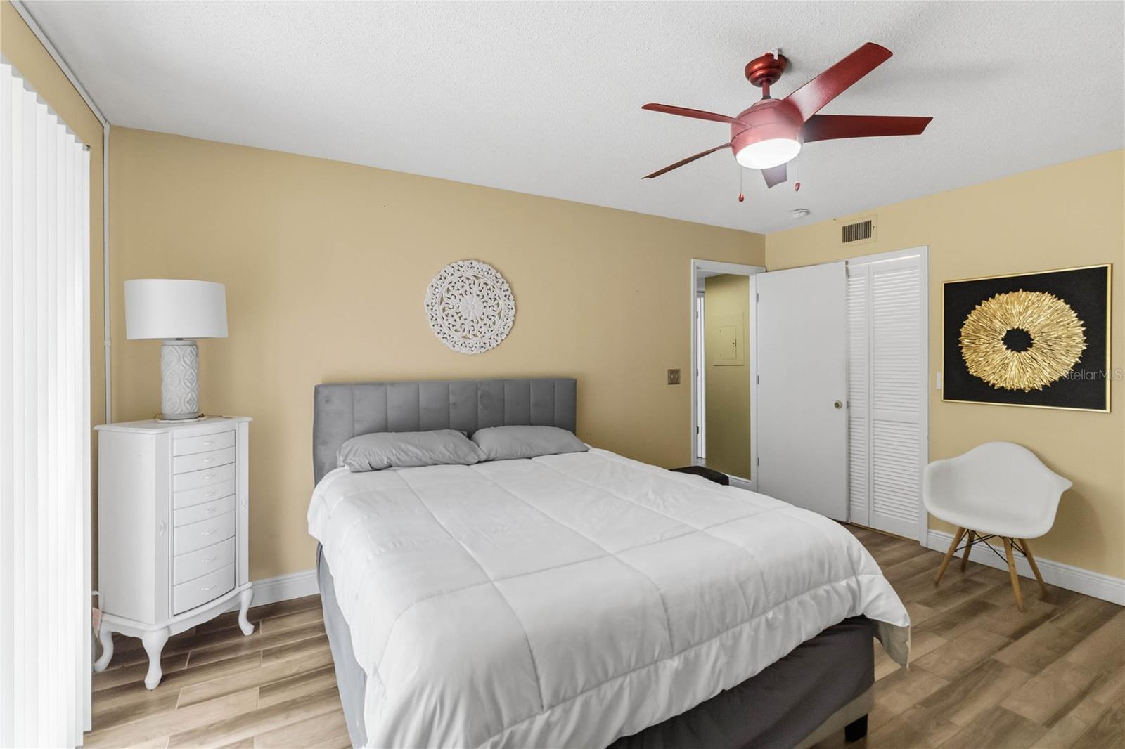 Image 25 of 40 For 2033 Royal Bay Blvd  51