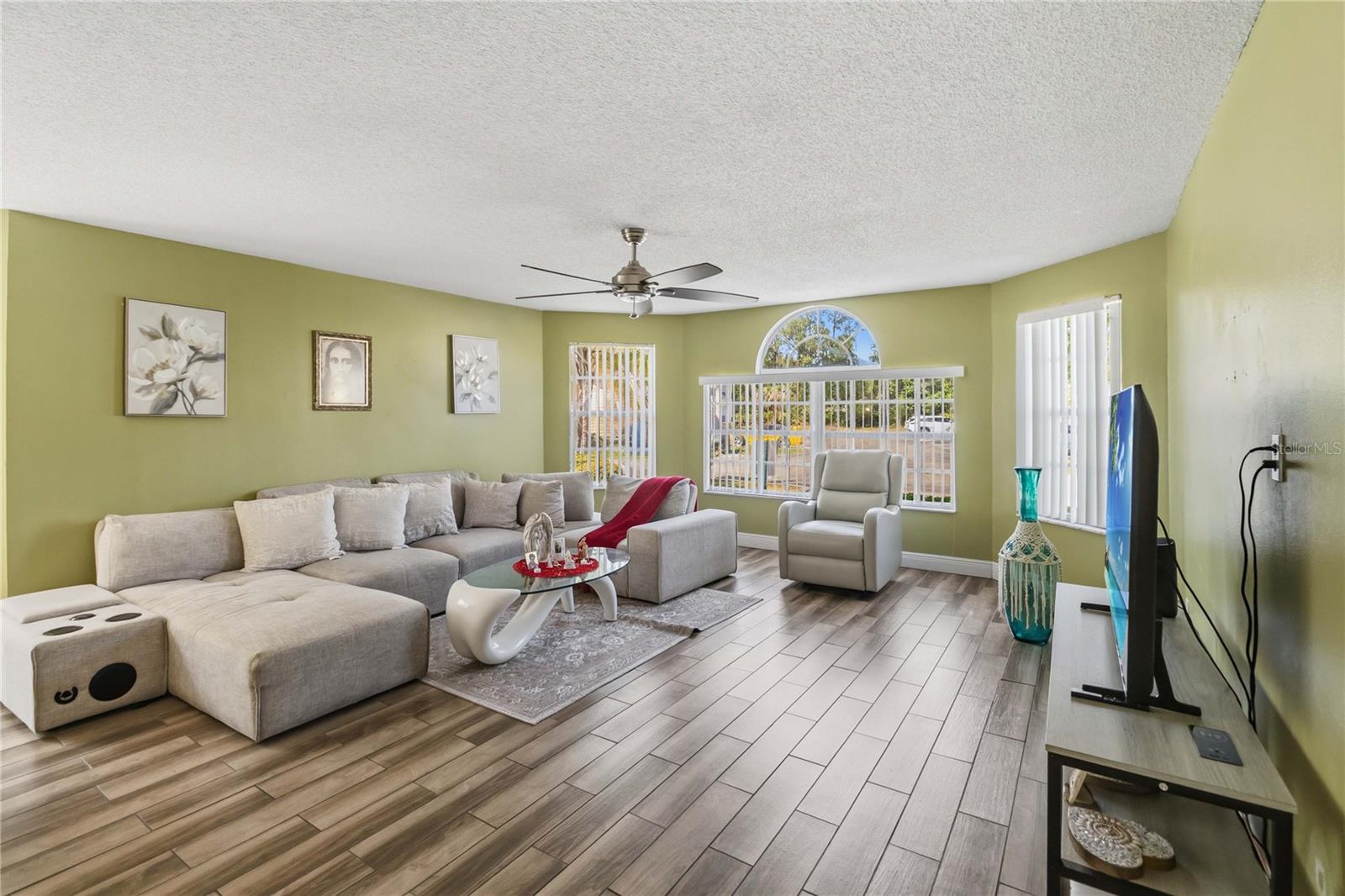 Image 6 of 40 For 2033 Royal Bay Blvd  51