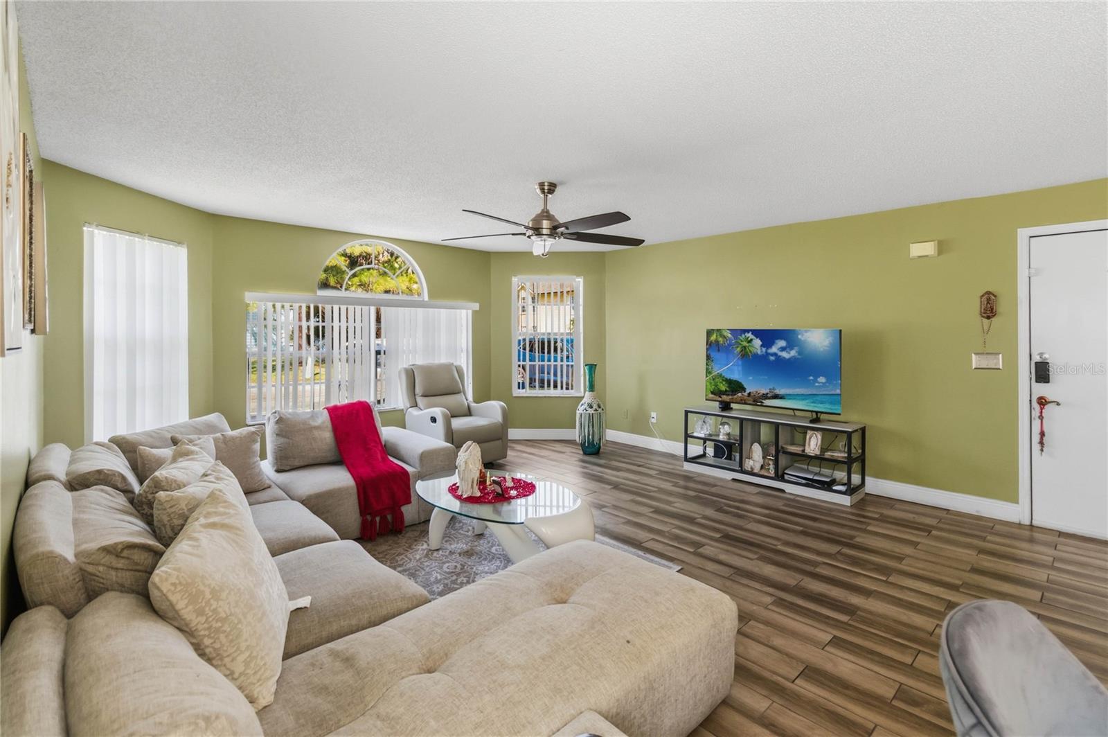 Image 7 of 40 For 2033 Royal Bay Blvd  51