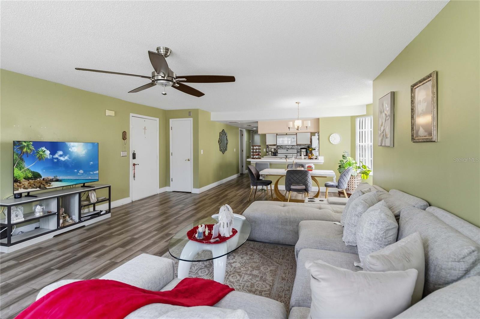 Image 8 of 40 For 2033 Royal Bay Blvd  51