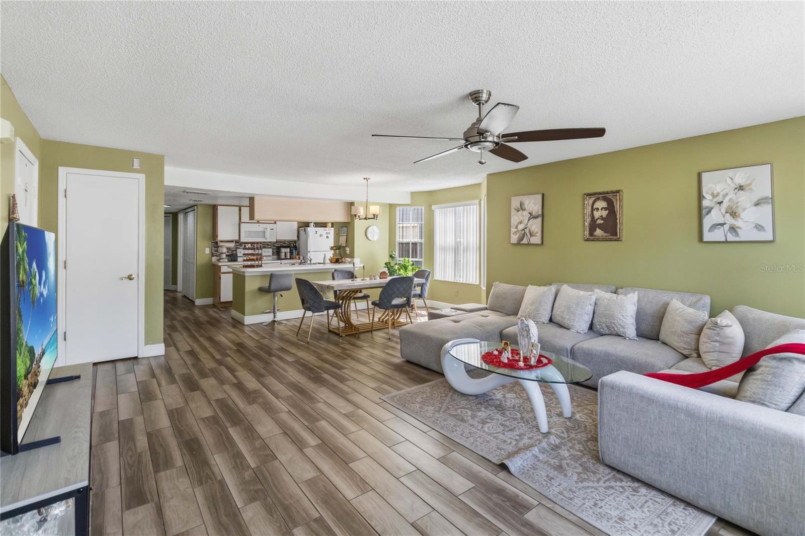 Image 9 of 40 For 2033 Royal Bay Blvd  51