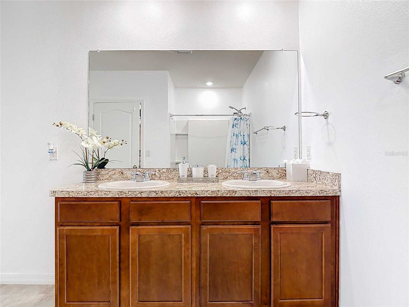 Image 21 of 31 For 241 Meadowbrook Boulevard