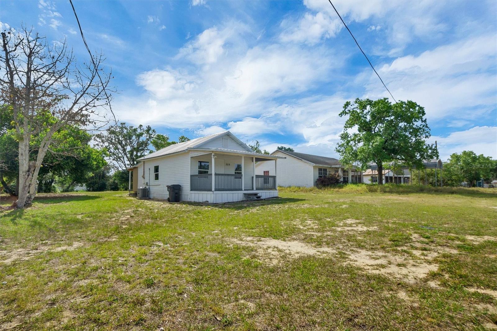 Image 17 of 21 For 209 Piney Avenue