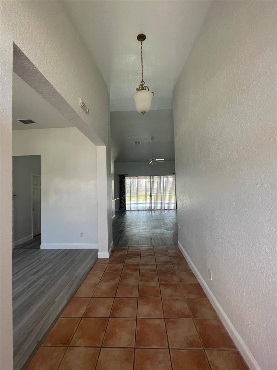 Image 11 of 47 For 218 Hampton Drive