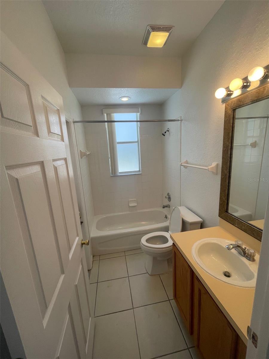 Image 18 of 47 For 218 Hampton Drive