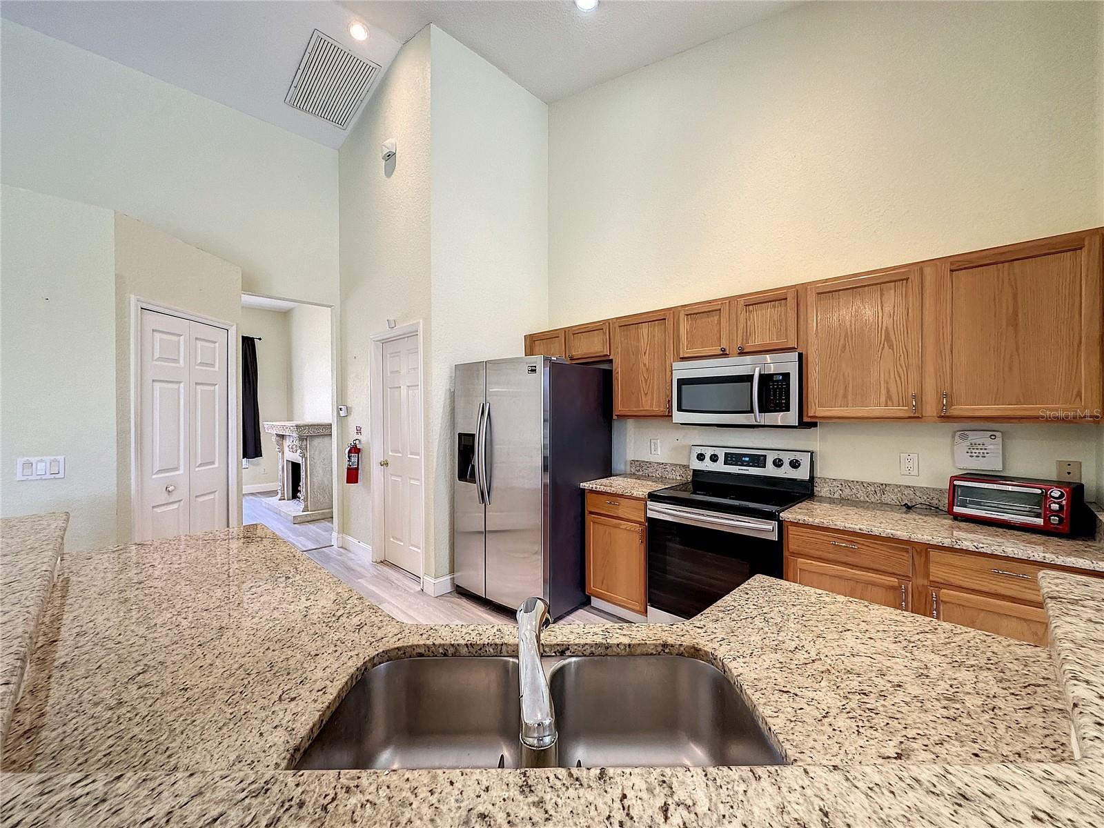 Image 7 of 47 For 218 Hampton Drive
