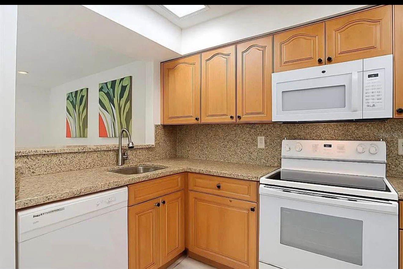 Image 3 of 8 For 10131 Lake Oak Circle
