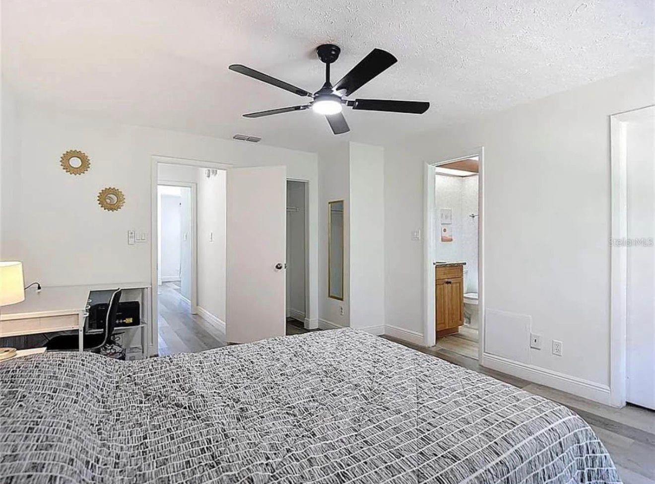 Image 6 of 8 For 10131 Lake Oak Circle