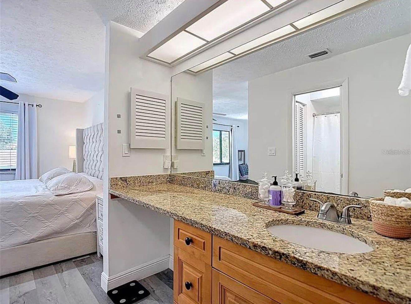Image 7 of 8 For 10131 Lake Oak Circle