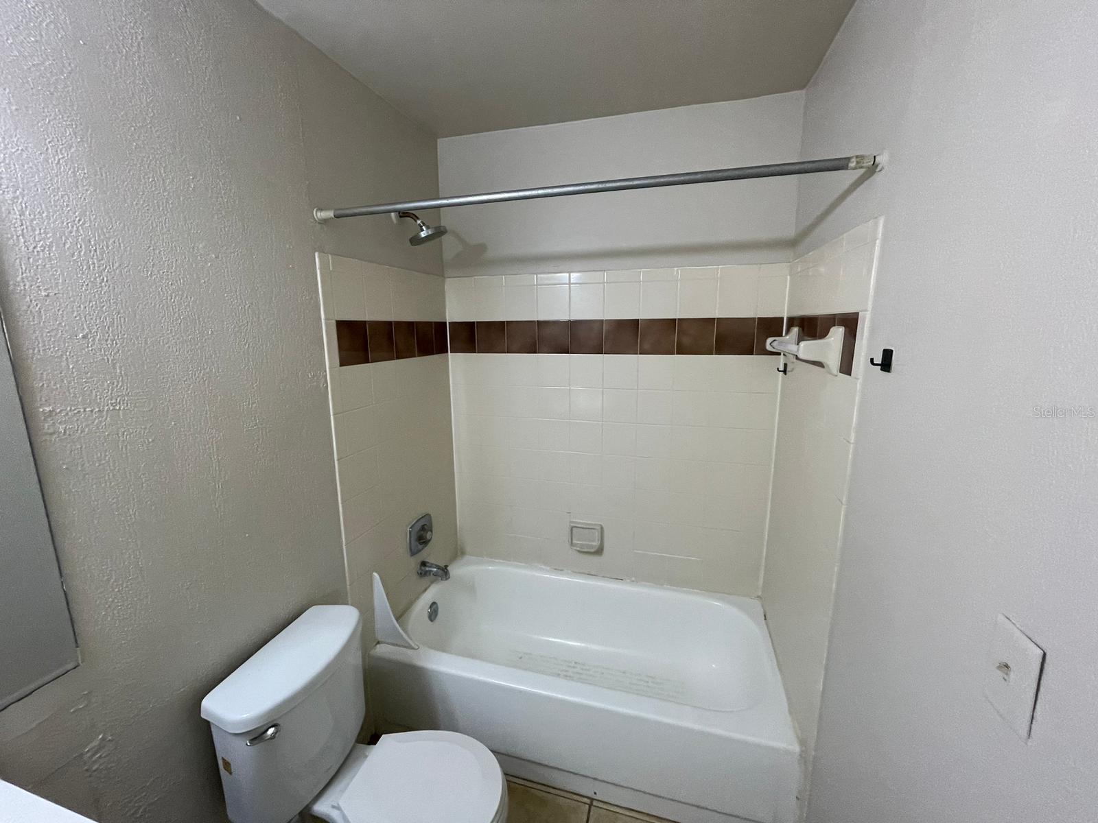 Image 18 of 28 For 6100 Westgate Drive  103