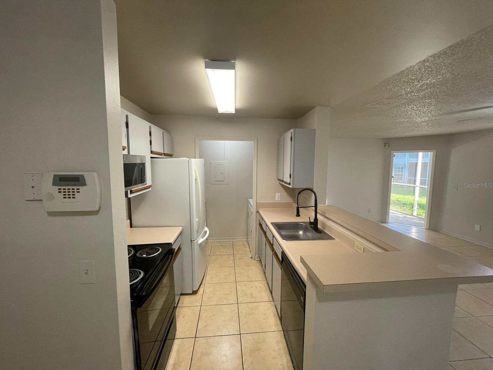 Image 9 of 28 For 6100 Westgate Drive  103