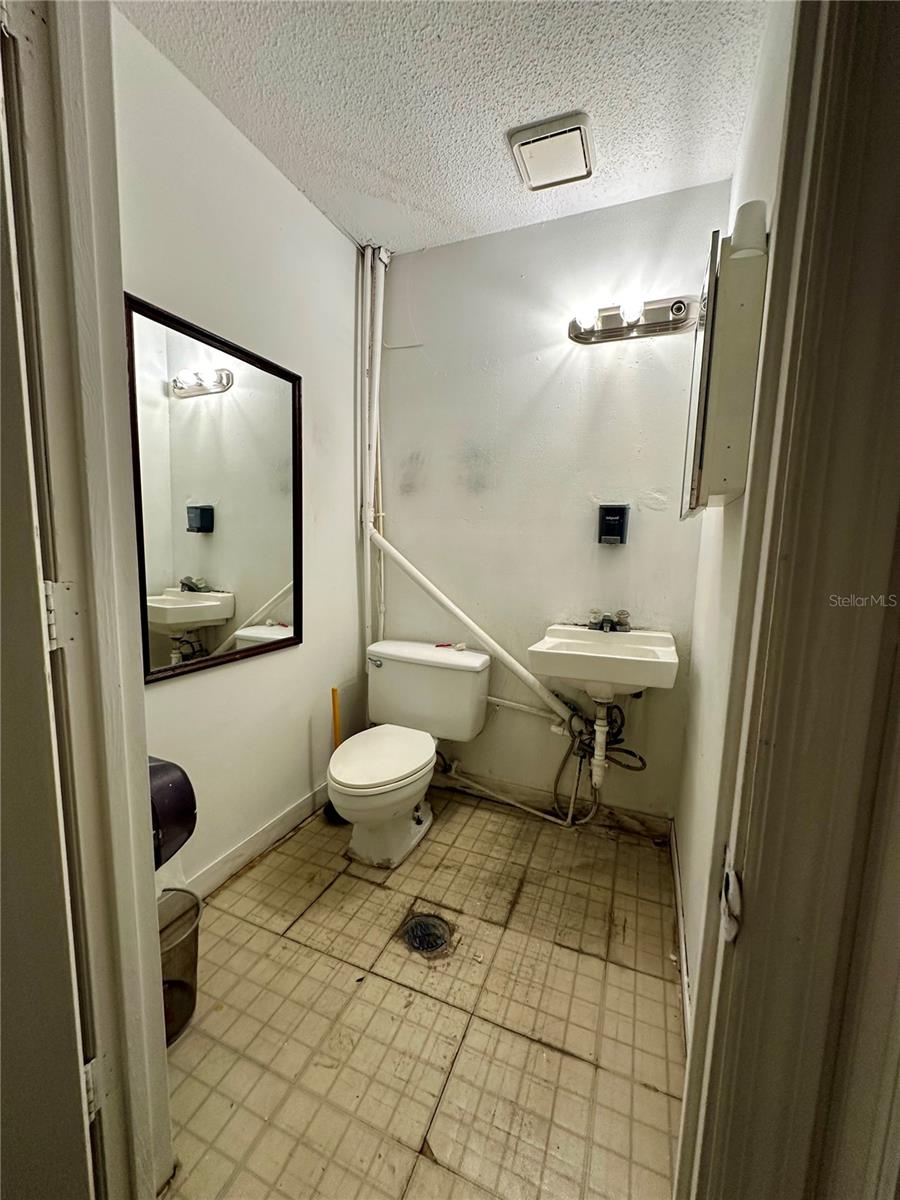 Image 20 of 20 For 1210-1232 Dyer Boulevard 1218