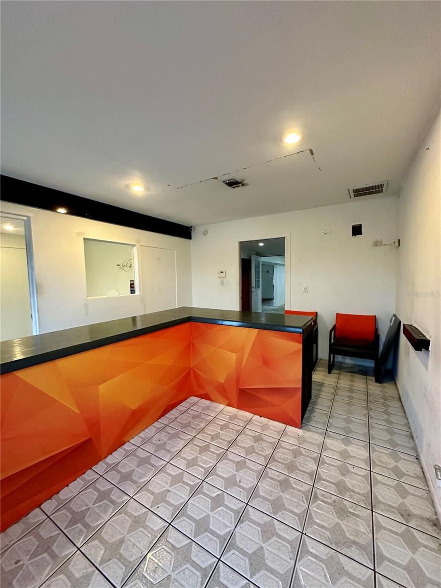 Image 4 of 20 For 1210-1232 Dyer Boulevard 1218